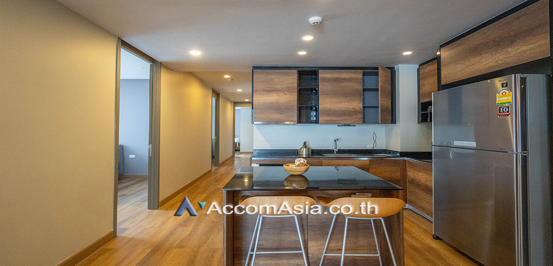 Pet friendly |  3 Bedrooms  Apartment For Rent in Sukhumvit, Bangkok  near BTS Phrom Phong (AA21017)