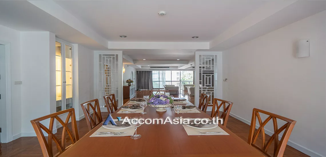 Pet friendly |  3 Bedrooms  Apartment For Rent in Sukhumvit, Bangkok  near BTS Nana (AA21040)