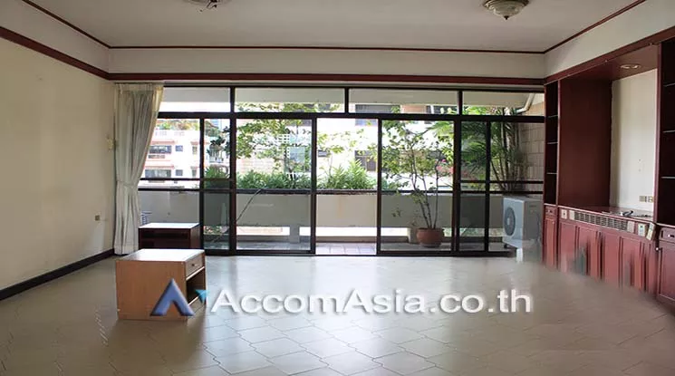  3 Bedrooms  Apartment For Rent in Sukhumvit, Bangkok  near BTS Phrom Phong (AA21048)