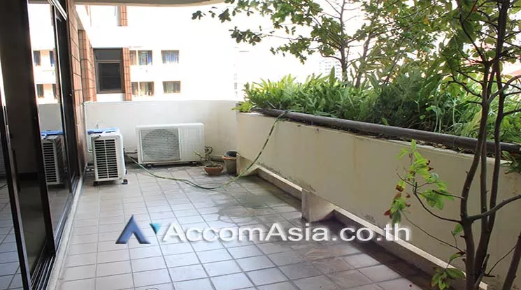  3 Bedrooms  Apartment For Rent in Sukhumvit, Bangkok  near BTS Phrom Phong (AA21048)