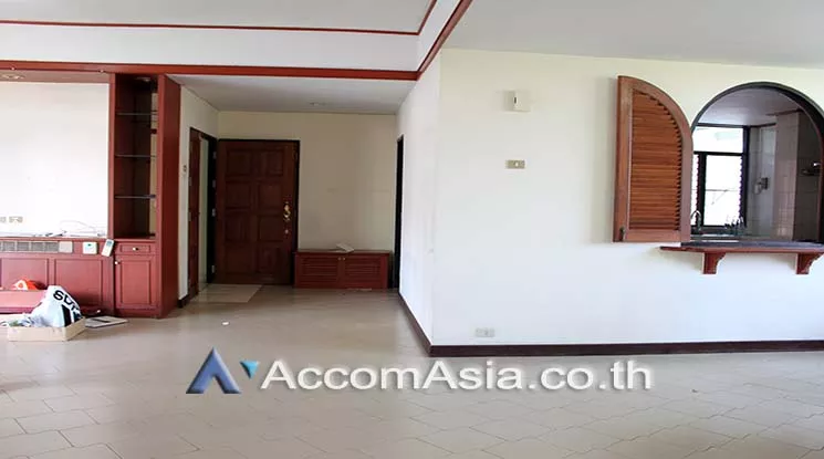  3 Bedrooms  Apartment For Rent in Sukhumvit, Bangkok  near BTS Phrom Phong (AA21049)