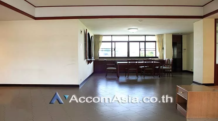  3 Bedrooms  Apartment For Rent in Sukhumvit, Bangkok  near BTS Phrom Phong (AA21049)