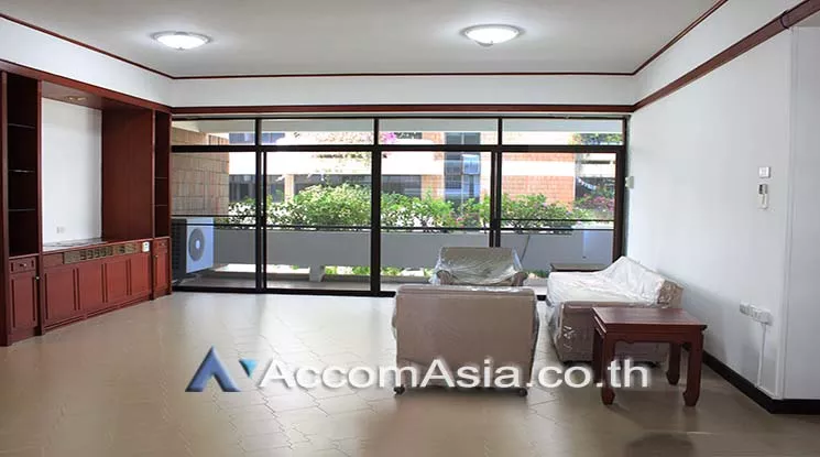  3 Bedrooms  Apartment For Rent in Sukhumvit, Bangkok  near BTS Phrom Phong (AA21050)