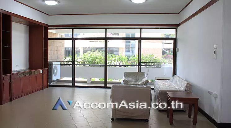  3 Bedrooms  Apartment For Rent in Sukhumvit, Bangkok  near BTS Phrom Phong (AA21051)