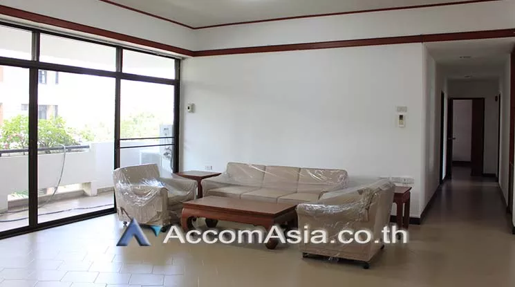  3 Bedrooms  Apartment For Rent in Sukhumvit, Bangkok  near BTS Phrom Phong (AA21051)