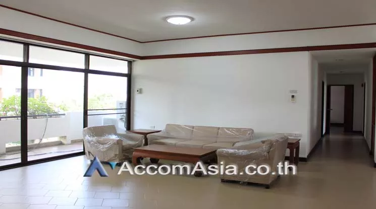  3 Bedrooms  Apartment For Rent in Sukhumvit, Bangkok  near BTS Phrom Phong (AA21052)