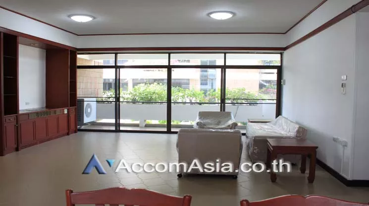  3 Bedrooms  Apartment For Rent in Sukhumvit, Bangkok  near BTS Phrom Phong (AA21052)