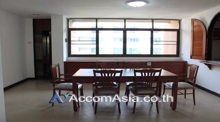  3 Bedrooms  Apartment For Rent in Sukhumvit, Bangkok  near BTS Phrom Phong (AA21052)