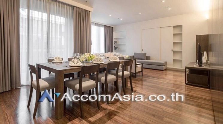  3 Bedrooms  Apartment For Rent in Sukhumvit, Bangkok  near BTS Phrom Phong (AA21054)