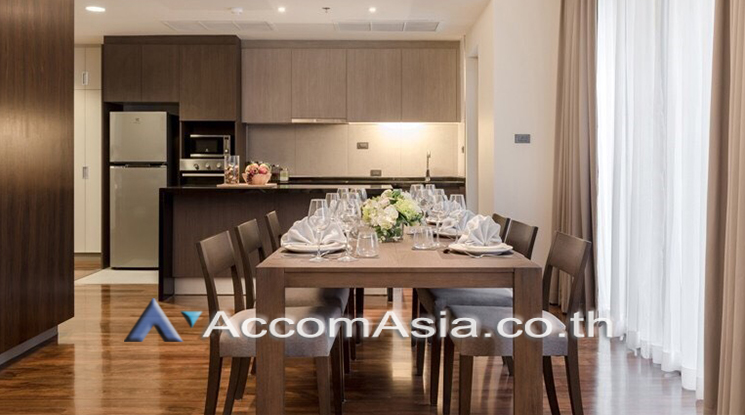  3 Bedrooms  Apartment For Rent in Sukhumvit, Bangkok  near BTS Phrom Phong (AA21054)