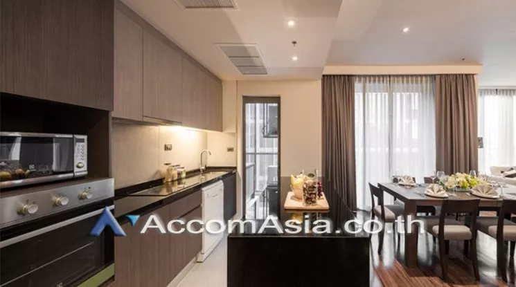  4 Bedrooms  Apartment For Rent in Sukhumvit, Bangkok  near BTS Phrom Phong (AA21056)