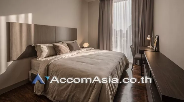  4 Bedrooms  Apartment For Rent in Sukhumvit, Bangkok  near BTS Phrom Phong (AA21056)