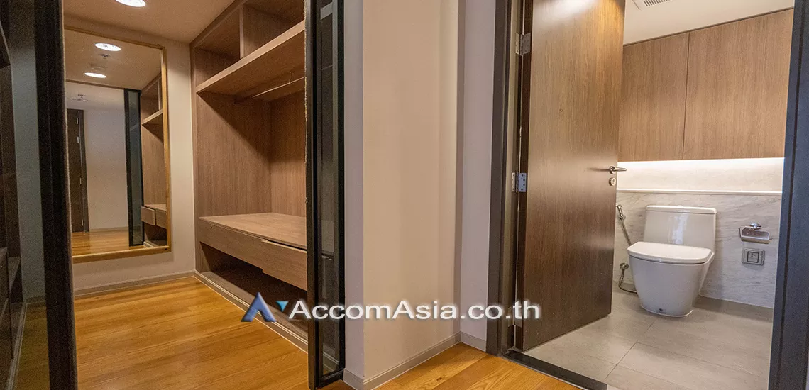  2 Bedrooms  Apartment For Rent in Sukhumvit, Bangkok  near BTS Phrom Phong (AA21057)