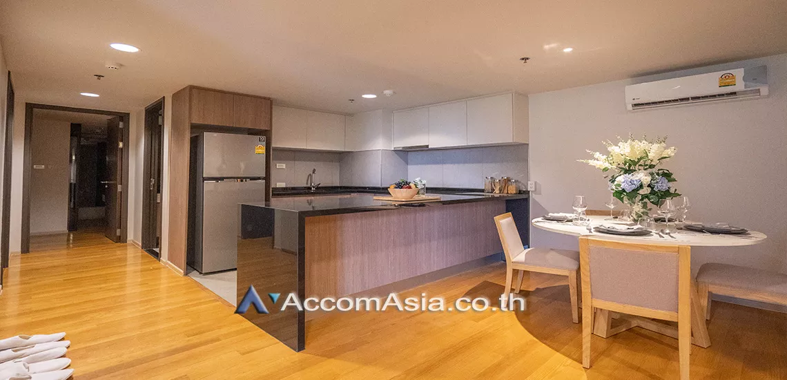  2 Bedrooms  Apartment For Rent in Sukhumvit, Bangkok  near BTS Phrom Phong (AA21057)