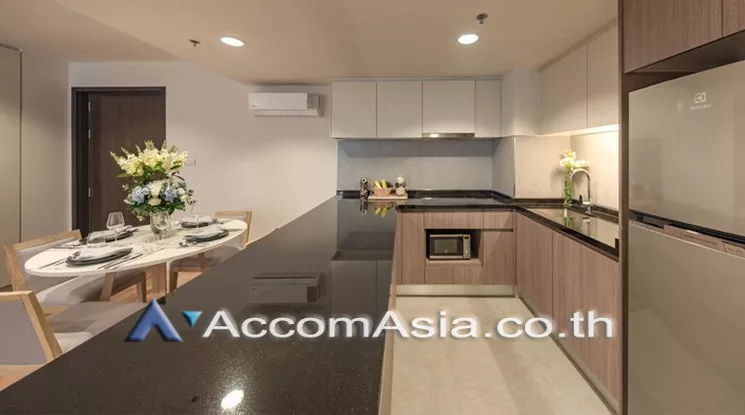  2 Bedrooms  Apartment For Rent in Sukhumvit, Bangkok  near BTS Phrom Phong (AA21058)