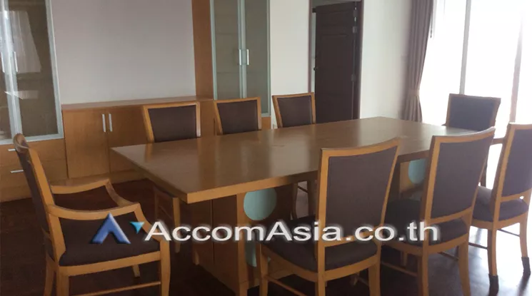  3 Bedrooms  Apartment For Rent in Sukhumvit, Bangkok  near BTS Phrom Phong (AA21068)