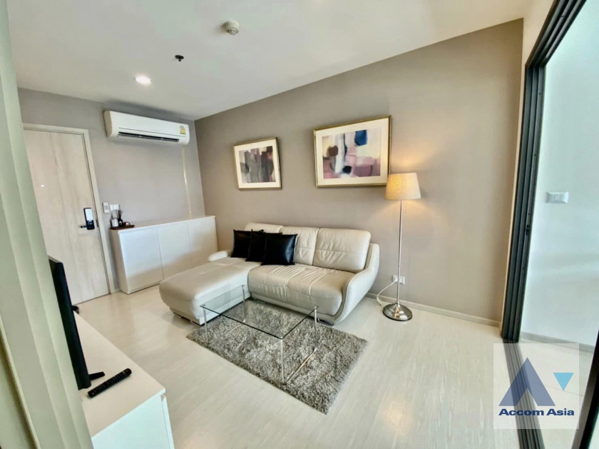  1 Bedroom  Condominium For Rent in Sukhumvit, Bangkok  near BTS Ekkamai (AA21115)