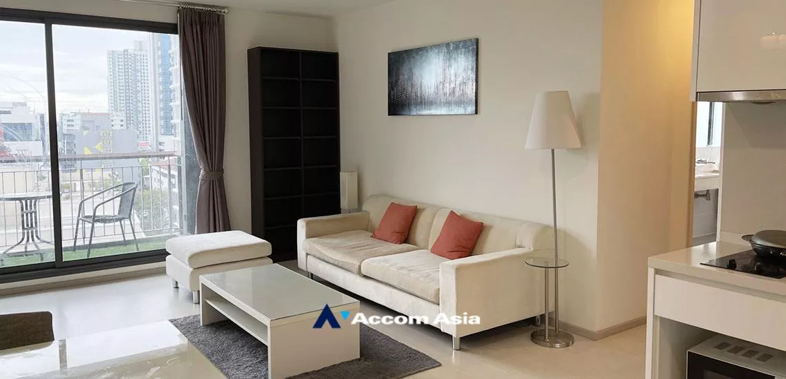  2 Bedrooms  Condominium For Rent in Sukhumvit, Bangkok  near BTS Ekkamai (AA21126)