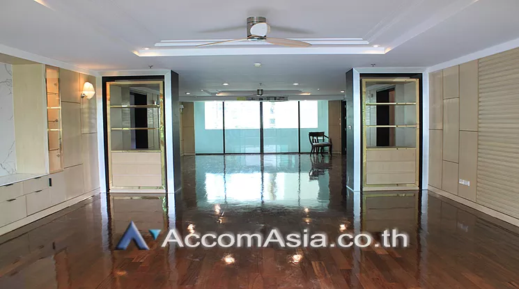 Pet friendly |  3 Bedrooms  Apartment For Rent in Sukhumvit, Bangkok  near BTS Nana (10317)