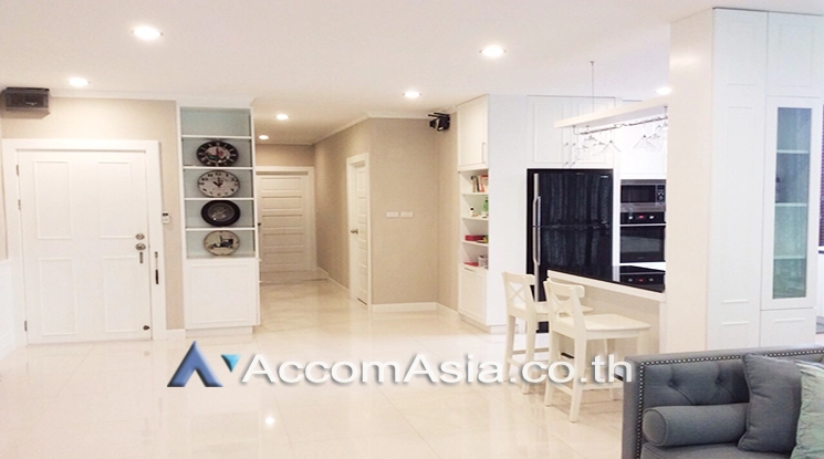  7 Bedrooms  Townhouse For Rent & Sale in Sukhumvit, Bangkok  near BTS Phra khanong (AA21165)