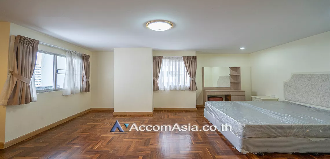 Big Balcony |  3 Bedrooms  Condominium For Rent in Sukhumvit, Bangkok  near BTS Phrom Phong (AA21195)