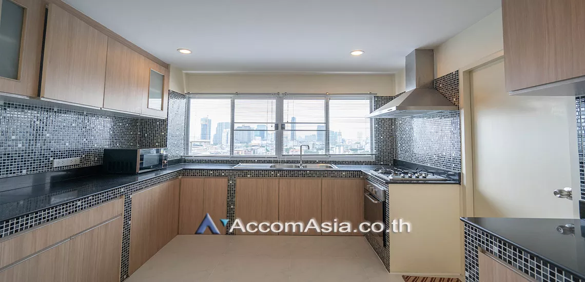 Big Balcony |  3 Bedrooms  Condominium For Rent in Sukhumvit, Bangkok  near BTS Phrom Phong (AA21195)