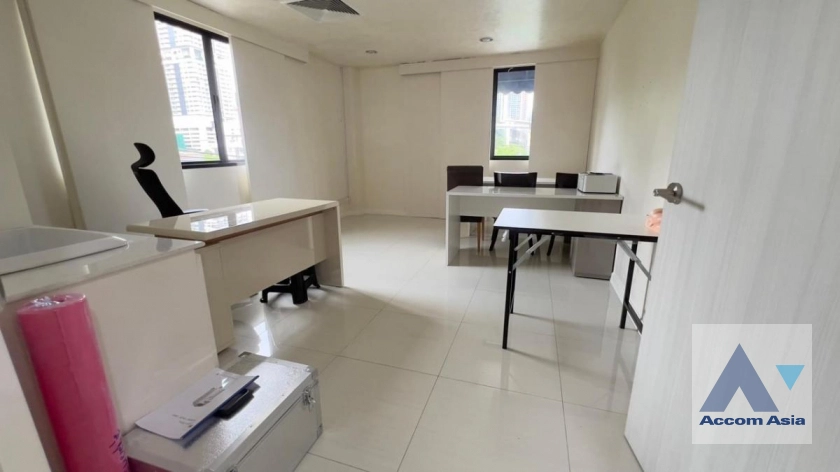  1  Shophouse For Rent in sukhumvit ,Bangkok BTS Phrom Phong AA21216