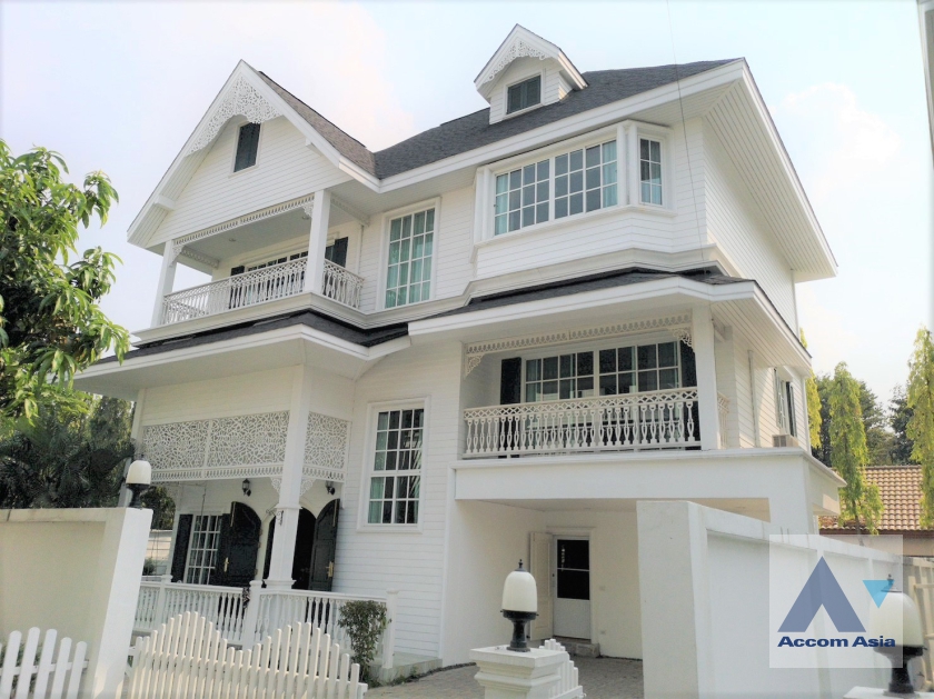  4 Bedrooms  House For Rent & Sale in Bang Na, Bangkok  near BTS Bearing (AA21327)