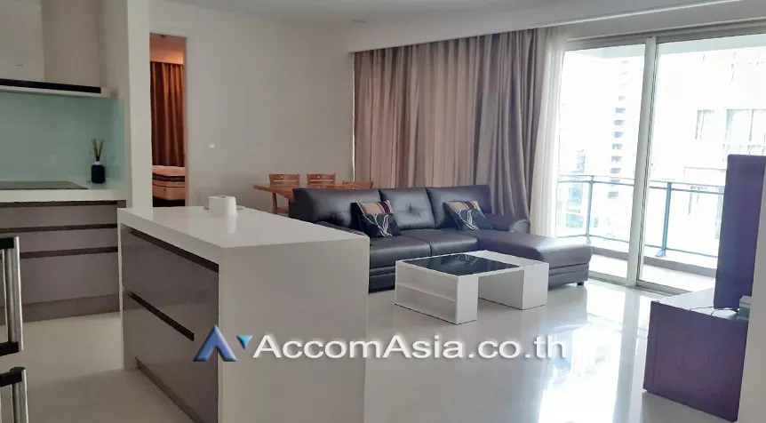  2 Bedrooms  Condominium For Rent in Ploenchit, Bangkok  near BTS Chitlom (AA21355)