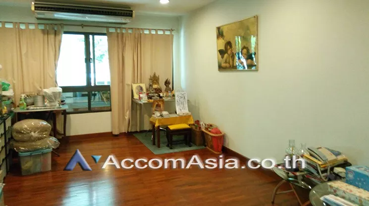  1 Bedroom  Condominium For Sale in Ploenchit, Bangkok  near BTS Ploenchit (AA21414)