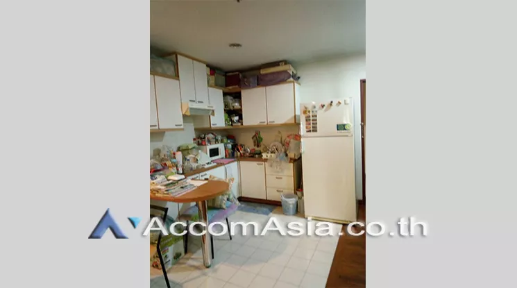  1 Bedroom  Condominium For Sale in Ploenchit, Bangkok  near BTS Ploenchit (AA21414)