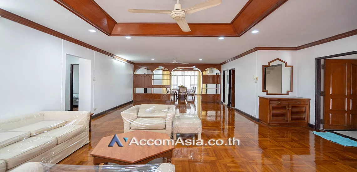 Pet friendly |  3 Bedrooms  Apartment For Rent in Sukhumvit, Bangkok  near BTS Nana (AA21420)