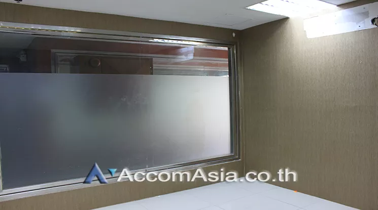 5  Office Space For Sale in Silom ,Bangkok BTS Chong Nonsi at Surawong Watthanakhan Building AA21439