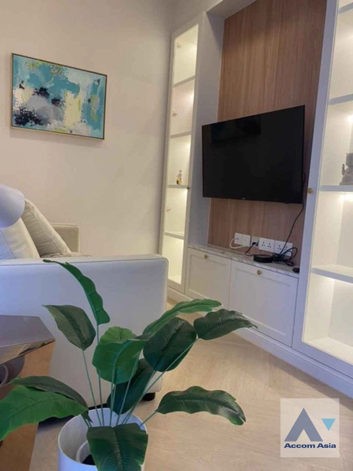  1 Bedroom  Condominium For Rent in Sukhumvit, Bangkok  near BTS Nana (AA21496)