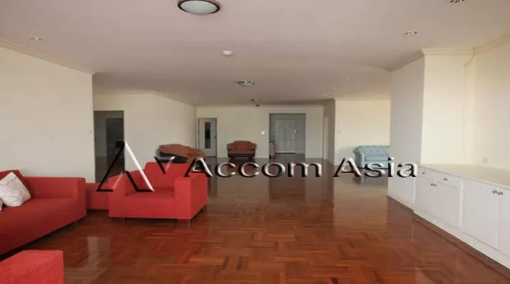  4 Bedrooms  Condominium For Rent in Sukhumvit, Bangkok  near BTS Nana (21321)