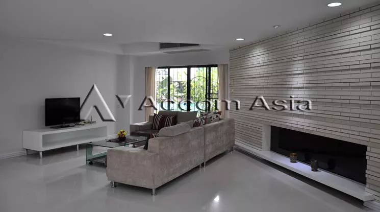  3 Bedrooms  Apartment For Rent in Sukhumvit, Bangkok  near BTS Asok - MRT Sukhumvit (2016001)