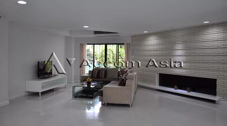  3 Bedrooms  Apartment For Rent in Sukhumvit, Bangkok  near BTS Asok - MRT Sukhumvit (2016001)