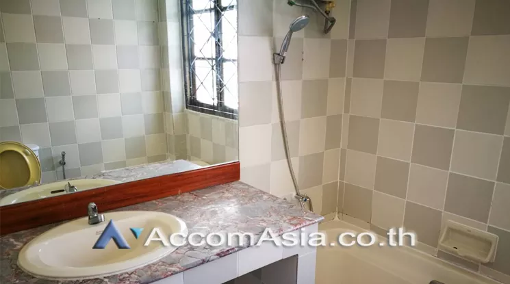 10  4 br House For Rent in Sukhumvit ,Bangkok BTS Phrom Phong AA21531