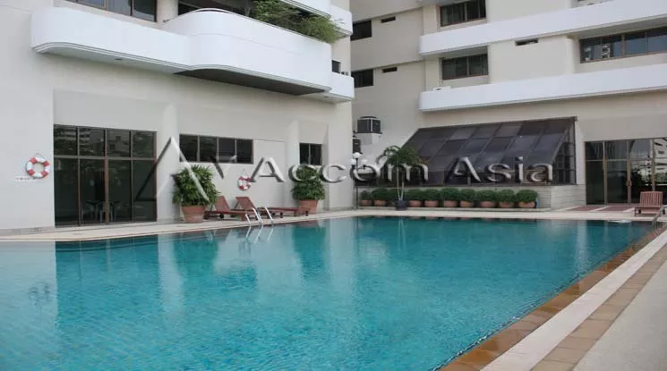  4 Bedrooms  Condominium For Rent in Sukhumvit, Bangkok  near BTS Nana (21324)