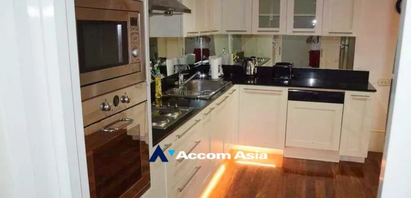 Pet friendly |  2 Bedrooms  Condominium For Rent in Sukhumvit, Bangkok  near BTS Ekkamai (AA21538)