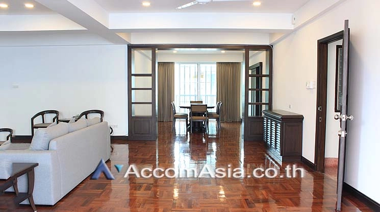  3 Bedrooms  Apartment For Rent in Sukhumvit, Bangkok  near BTS Nana (AA21567)