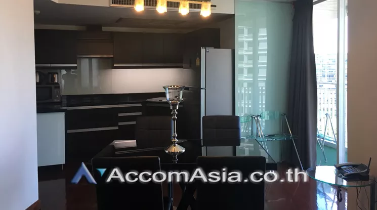  2 Bedrooms  Condominium For Rent in Ploenchit, Bangkok  near BTS Chitlom (AA21621)