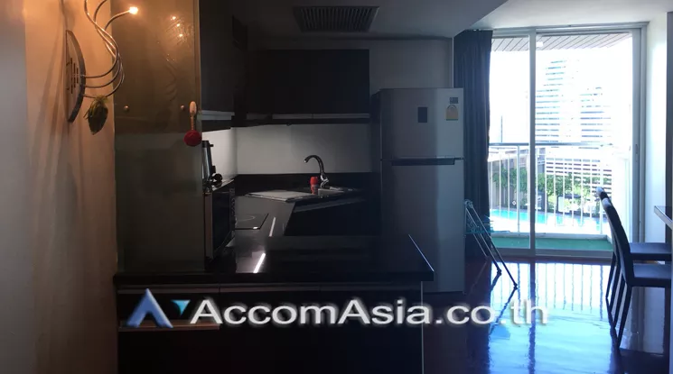  2 Bedrooms  Condominium For Rent in Ploenchit, Bangkok  near BTS Chitlom (AA21621)