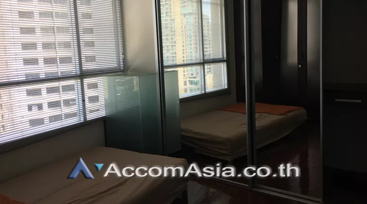  2 Bedrooms  Condominium For Rent in Ploenchit, Bangkok  near BTS Chitlom (AA21621)