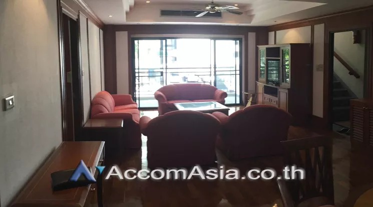  2 Bedrooms  Apartment For Rent in Sukhumvit, Bangkok  near BTS Nana (AA21627)