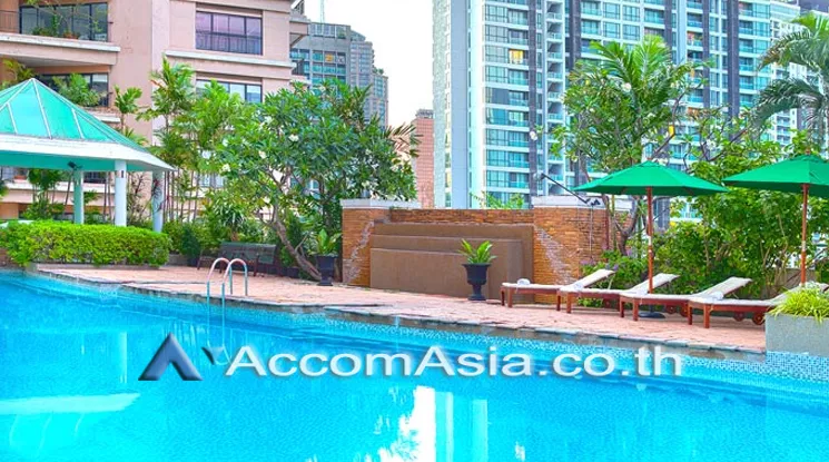  2 Bedrooms  Apartment For Rent in Sukhumvit, Bangkok  near BTS Phrom Phong (AA21637)