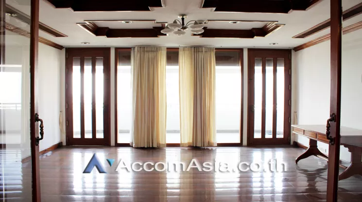  4 Bedrooms  Condominium For Rent in Sukhumvit, Bangkok  near BTS Nana (21335)