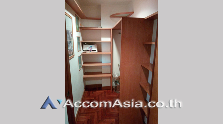  1 Bedroom  Condominium For Rent in Sathorn, Bangkok  near MRT Khlong Toei (AA21659)