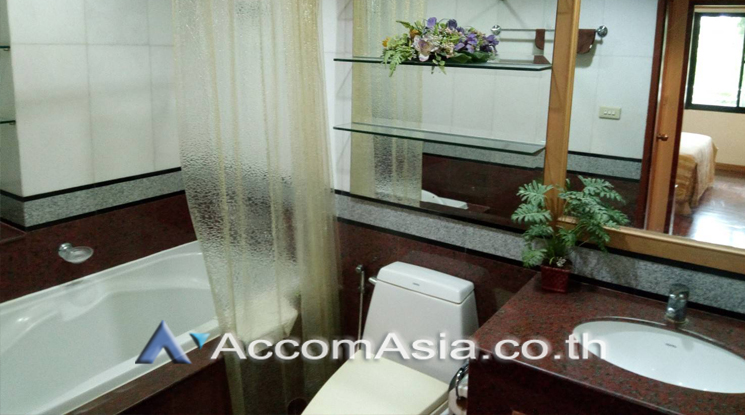  1 Bedroom  Condominium For Rent in Sathorn, Bangkok  near MRT Khlong Toei (AA21659)