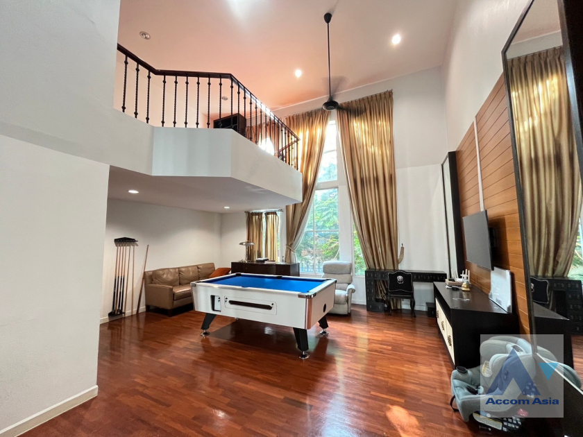 Pet friendly |  4 Bedrooms  House For Rent in Sukhumvit, Bangkok  near BTS Thong Lo (AA21668)